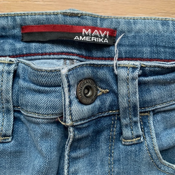 Ma I slightly distressed jeans - Picture 2 of 3